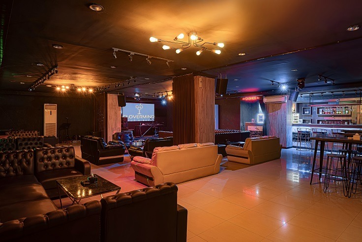 Clovermind Pub and Bar - Live music and DJ perform every night