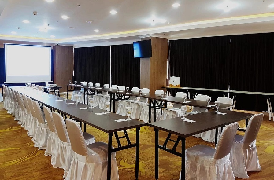 Meeting Rooms - Our versatile meeting rooms provide the perfect setting for business gatherings of all sizes. Each s...